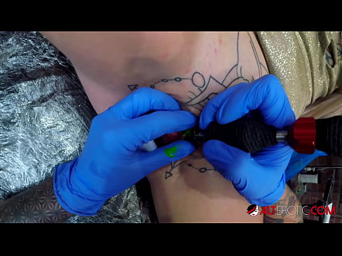 ❤️ Extremamente tatuada, a brasa Sully Savage fez uma tatuagem em seu clítoris ❤️ Pornuts em porno pt-br.sexafinkarasskaz.ru